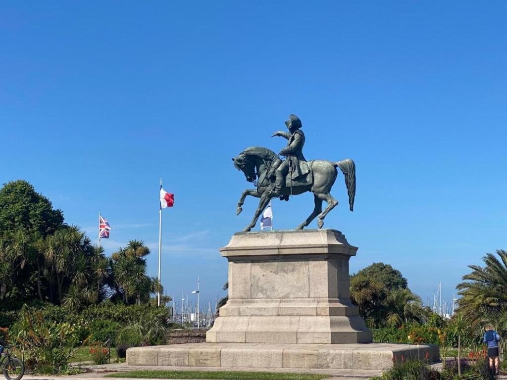 Le Hublot - Meuble Tourisme Classe 3 Etoiles Cherbourg-en-Cotentin Buitenkant foto